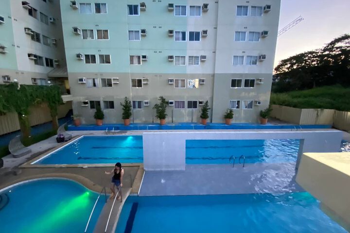 Pool 17 of 24