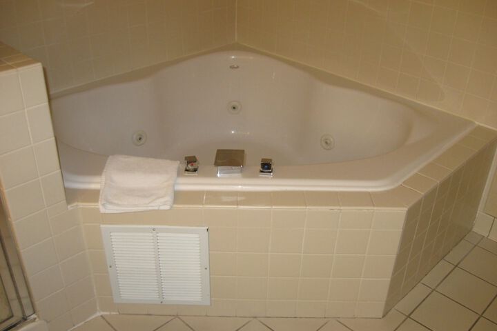 Jetted tub