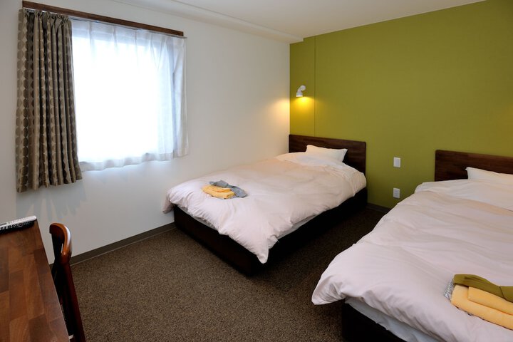 Room 11 of 80