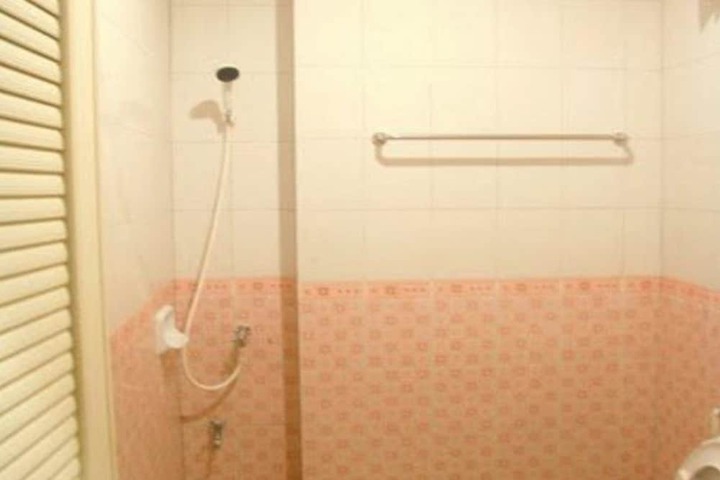 Room 13 of 23