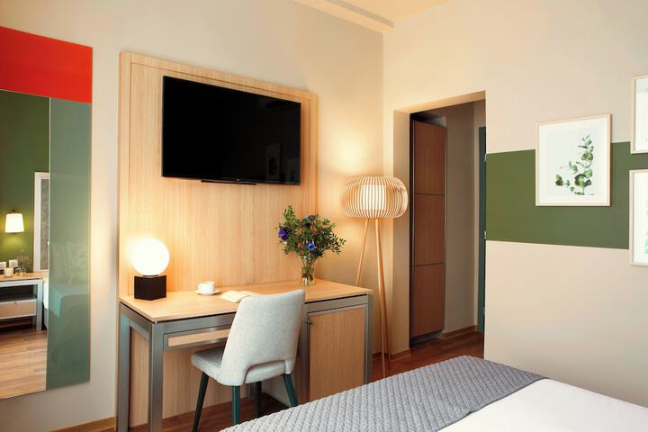 Room 35 of 48