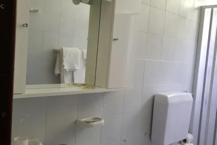 Room 8 of 20