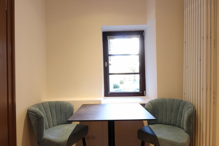 Room 9 of 102