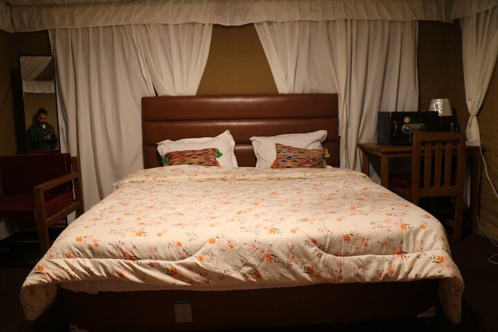 Room 11 of 33