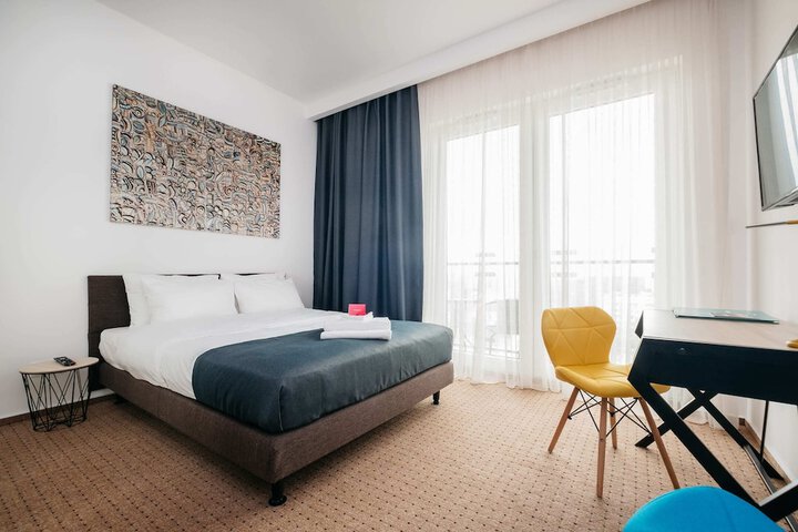 Room 4 of 22
