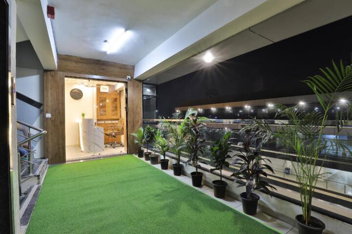 Hotel Red Rose in Ahmedabad