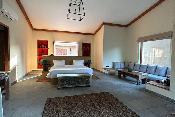 Room 3 of 52
