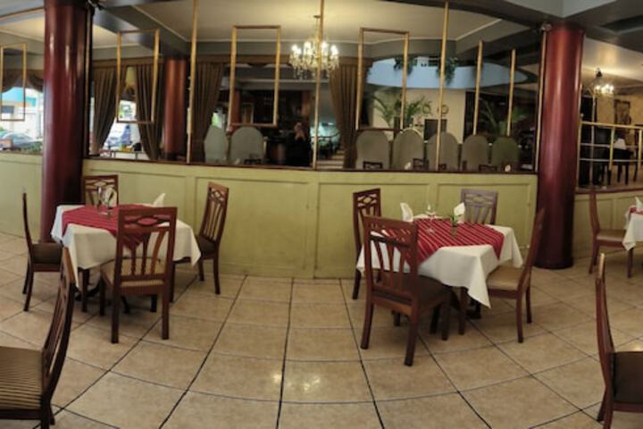 Dining 47 of 66