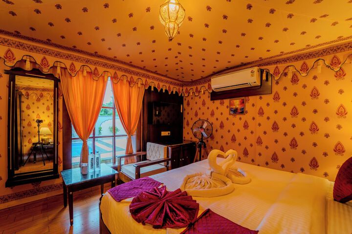 Room 10 of 53