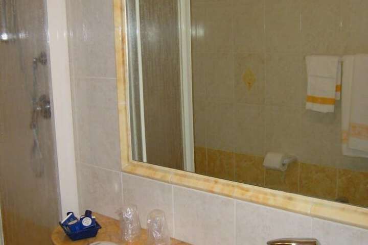 Room 15 of 42