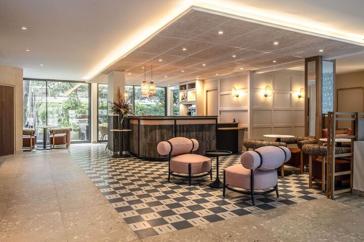 Exterior of Hotel Mercure Paris Boulogne Pont de Saint Cloud