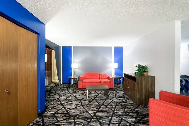 1 King Bed Accessible (14 of 14)