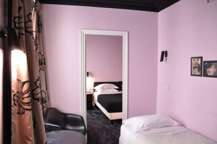 Room 3 of 74