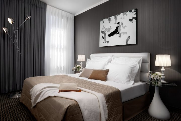Room 6 of 62