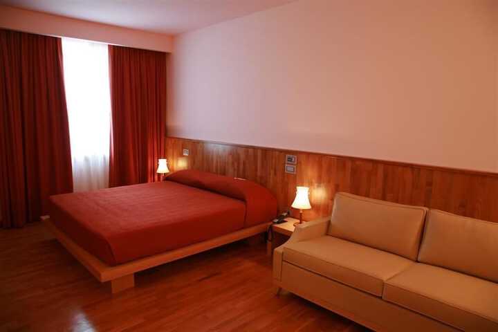 Room 6 of 53