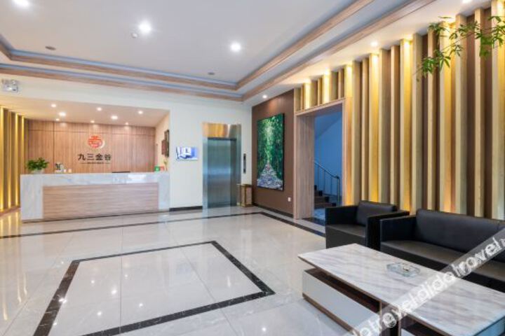 Hotel Interior 11 of 25
