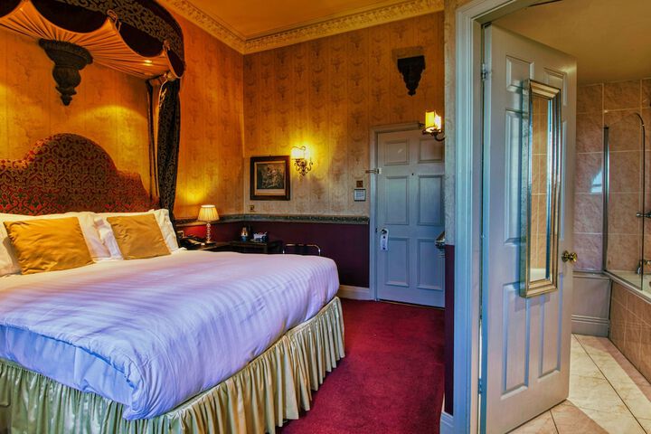 Room 10 of 84