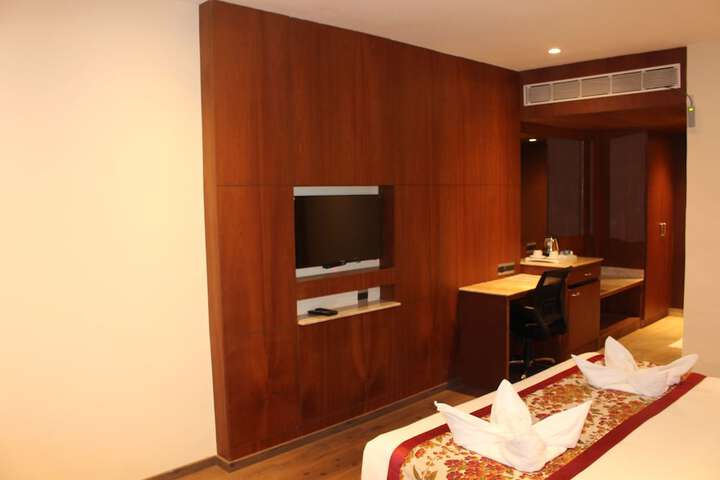 Room 12 of 33