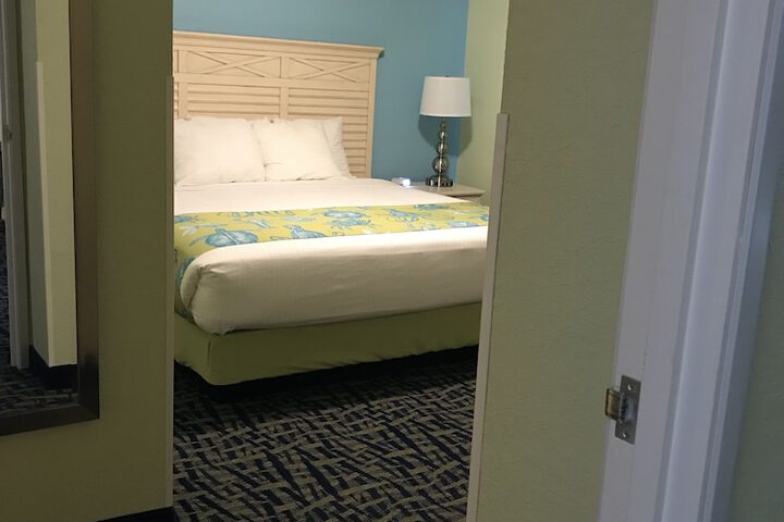 1 King Bed Petite Non Beach View (1 of 33)