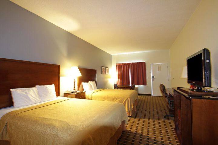 2 Queen Beds (1 of 4)