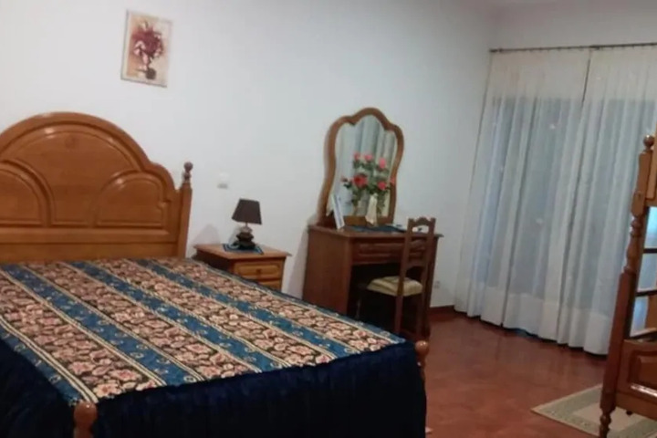 Room 6 of 8