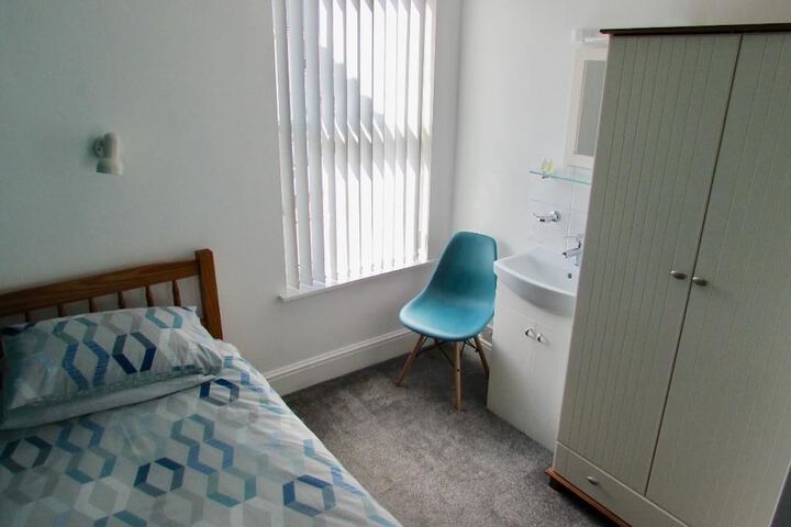 Room 13 of 27