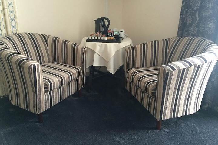 Room 2 of 37