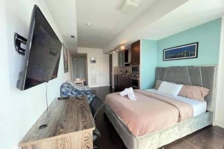 Room 2 of 273