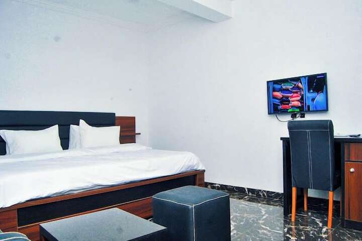 Room 3 of 35