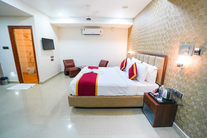 Room 6 of 17