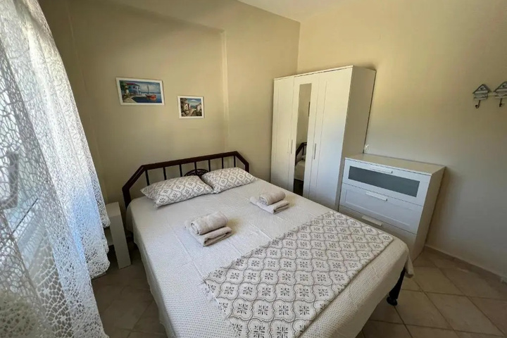 Room 2 of 16