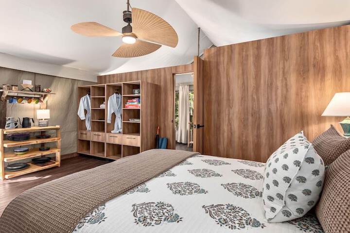 Room 3 of 136