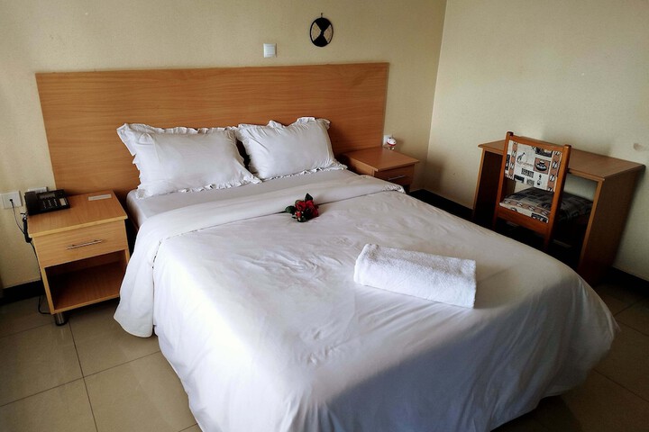 Room 5 of 25
