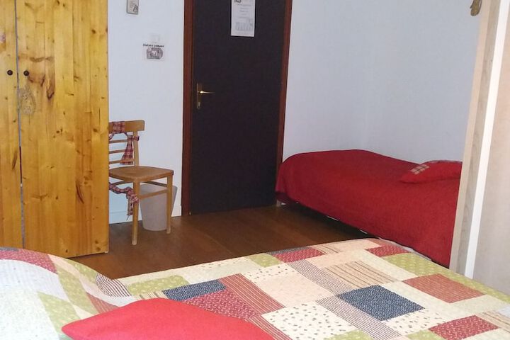 Room 11 of 16