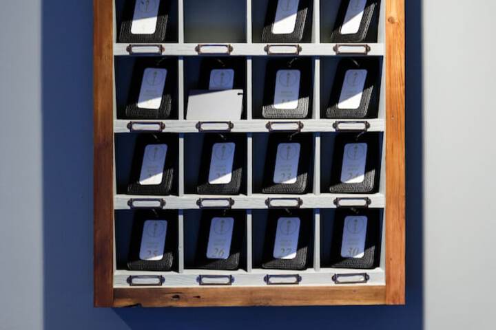 Check-in/check-out kiosk