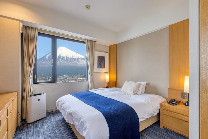 Room 9 of 35