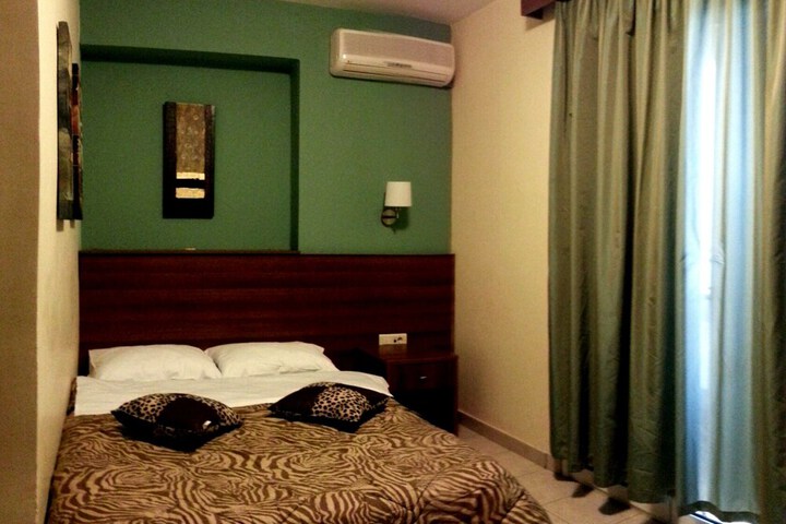 Room 7 of 11