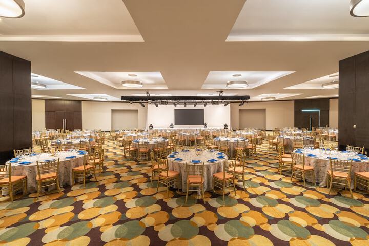 Ballroom/Hall 154 of 210