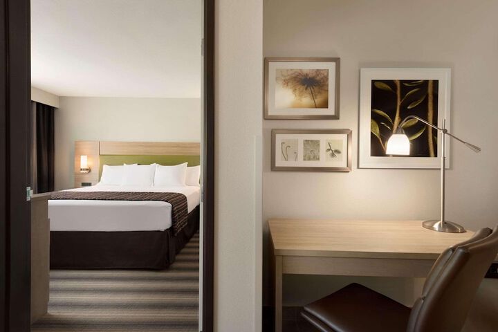 1 King Bed (6 of 6)