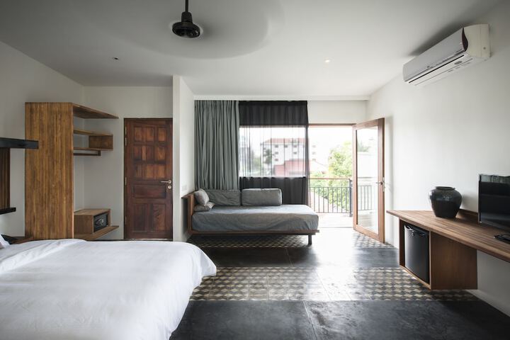 Room 11 of 37