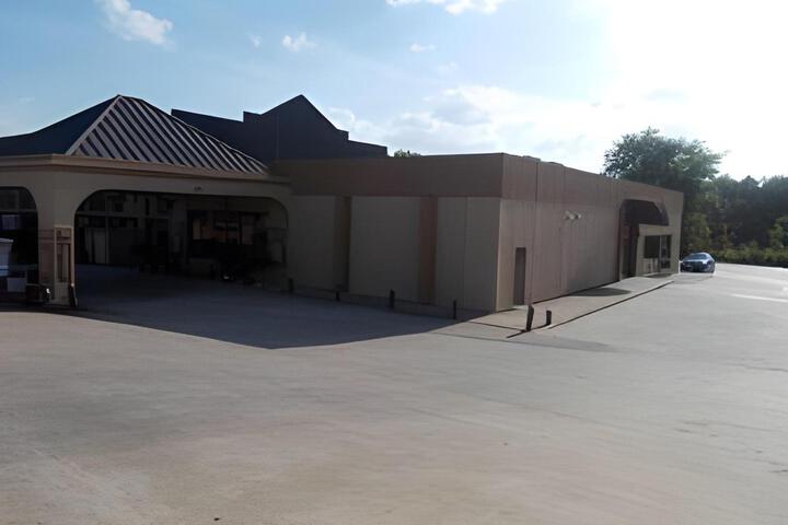 Exterior of Quality Inn