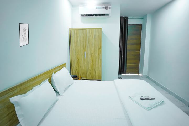 Room 13 of 27