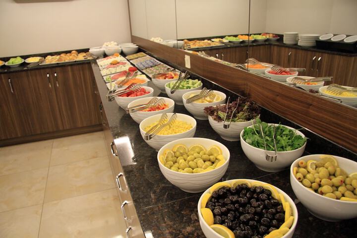 Dining 33 of 45