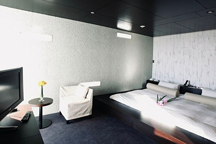 Room 13 of 84