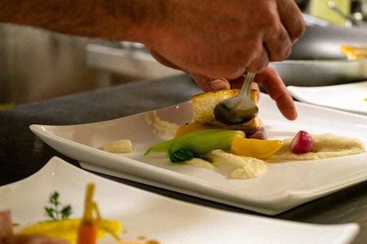 Dining 33 of 57