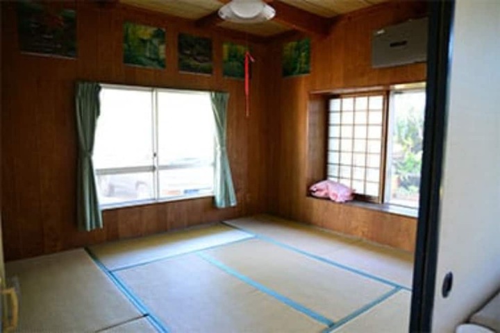 Room 2 of 4