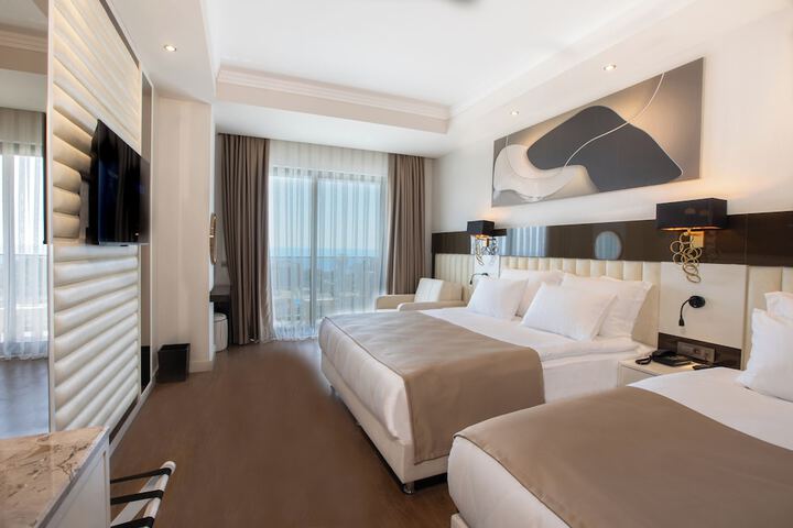 Room 3 of 28