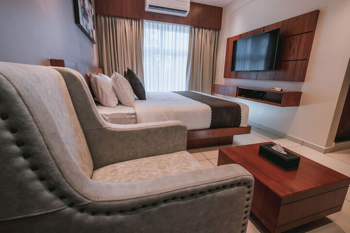 Room 4 of 36
