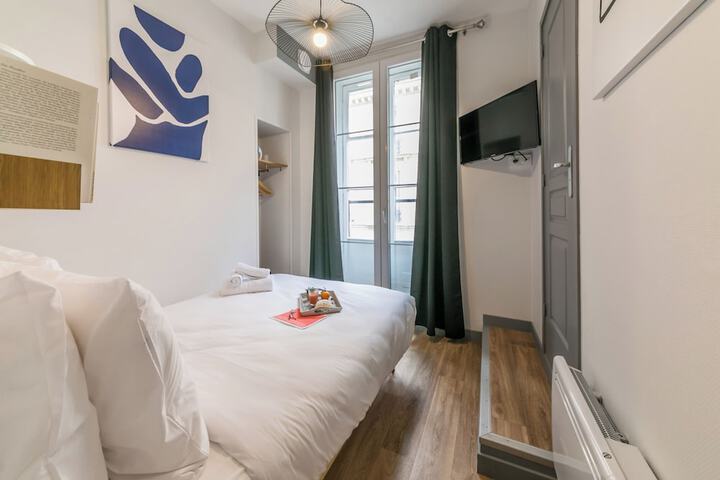 Room 27 of 185