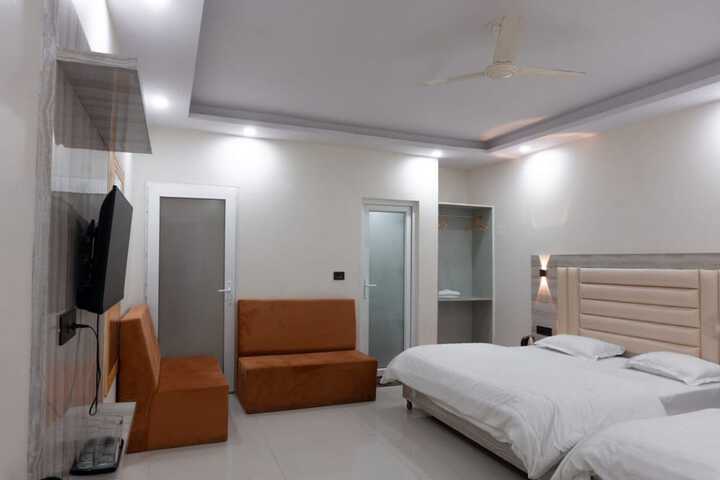 Room 14 of 23